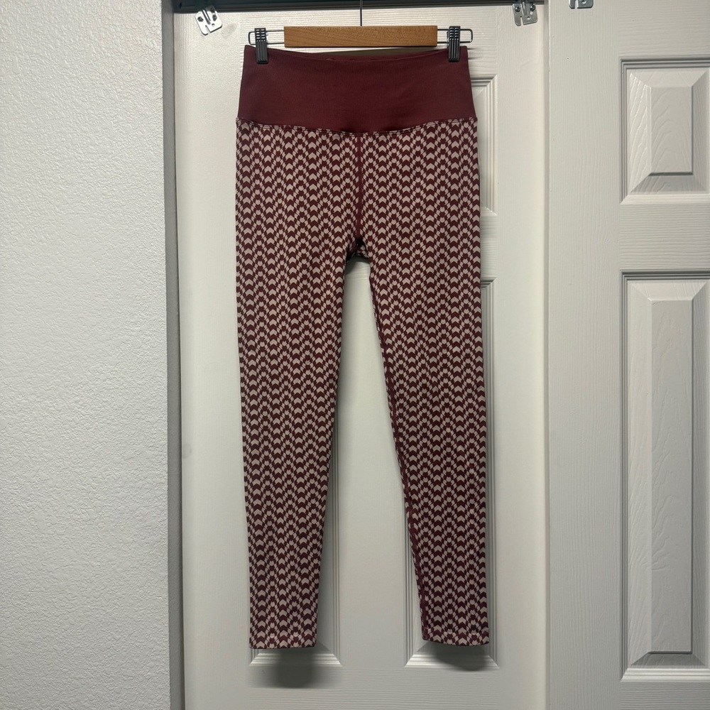🦋 Spiritual Gangster| NWOT Women’s Size M/L Jacquard 7/8 Legging in Burgundy - Picture 5 of 10